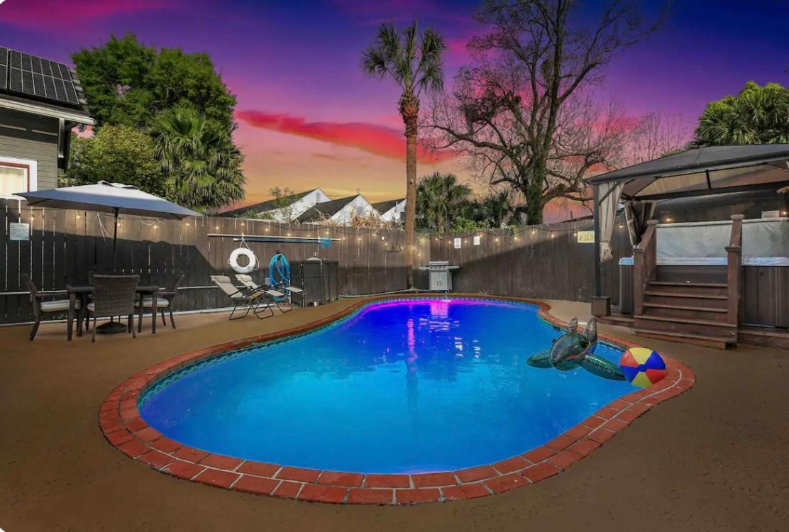 Holiday home Luxury House With Pool And Hot Tub
