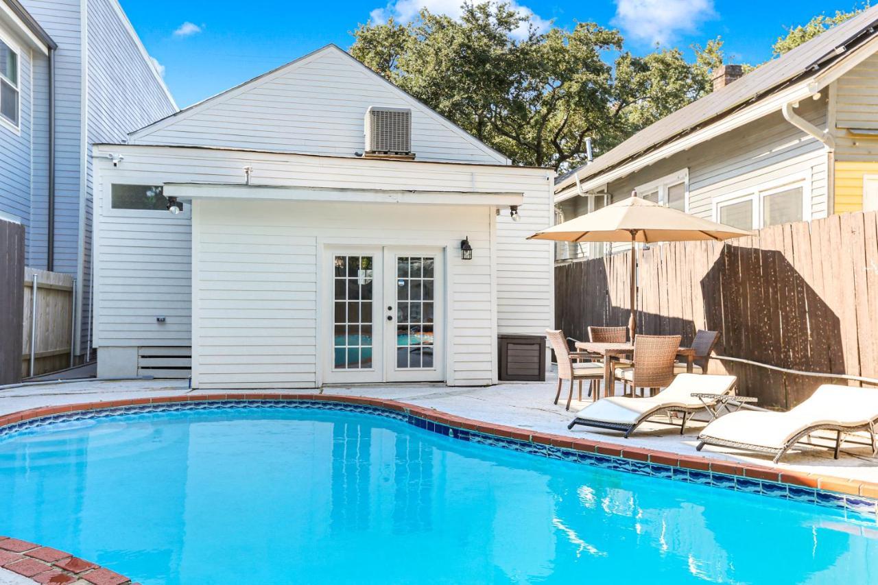 Luxury House With Pool And Hot Tub Holiday home *